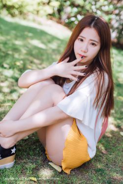 穿成年代文中的白月光后